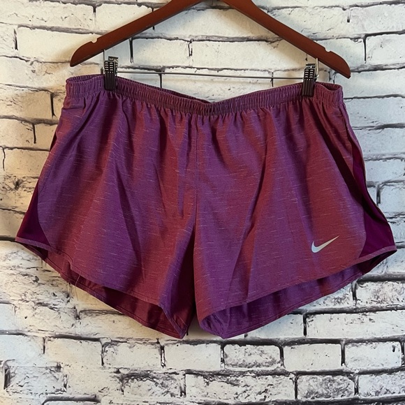 Nike DRI-FIT 10K Classic Women’s Running Shorts in Sangria/gray Size 2XL NWOT - Picture 2 of 6
